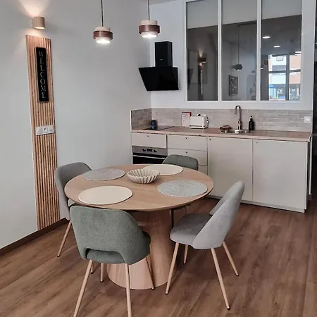 Sweet Station Apartment