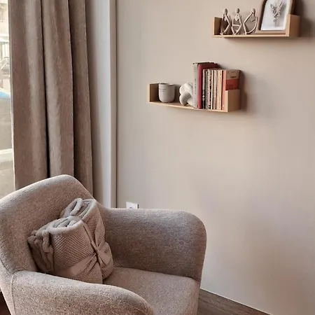 Sweet Station Apartment *