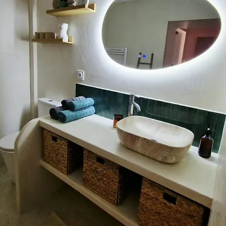 Apartment Sweet Station *